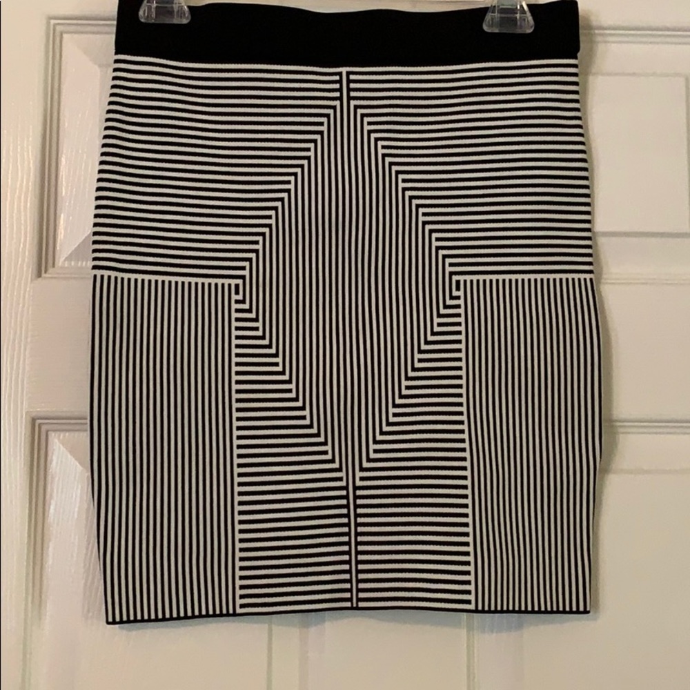 Bebe pull on skirt